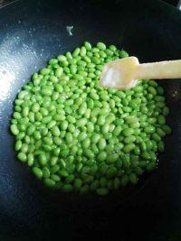 盐菜肉炒毛豆的做法步骤5