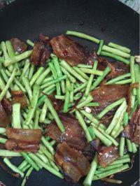 豇豆炒腊肉的做法步骤8