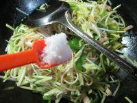 尖椒猪肉韭菜芽炒面的做法步骤6